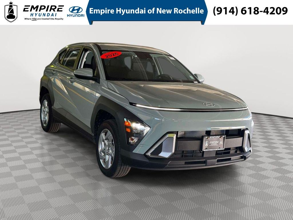 2026 Hyundai Kona SE in Mirage Green — front three-quarter view