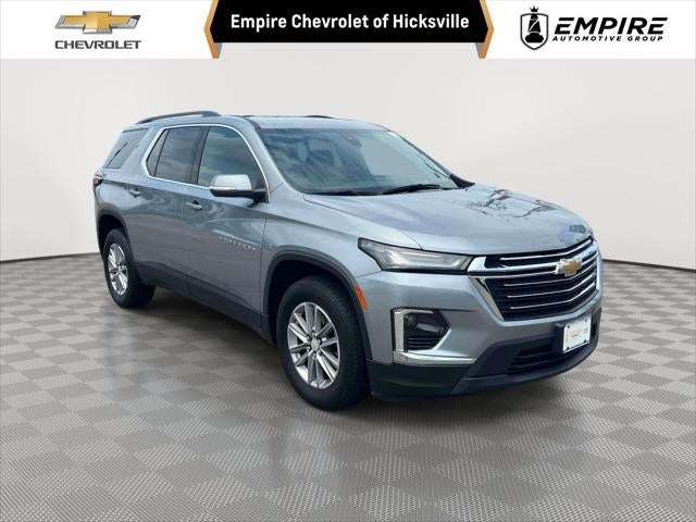 2023 Chevrolet Traverse LT Cloth in Sterling Gray Metallic — front three-quarter view