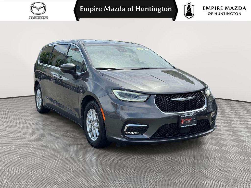2023 Chrysler Pacifica Touring L in Granite Crystal Metallic Clearcoat — front three-quarter view