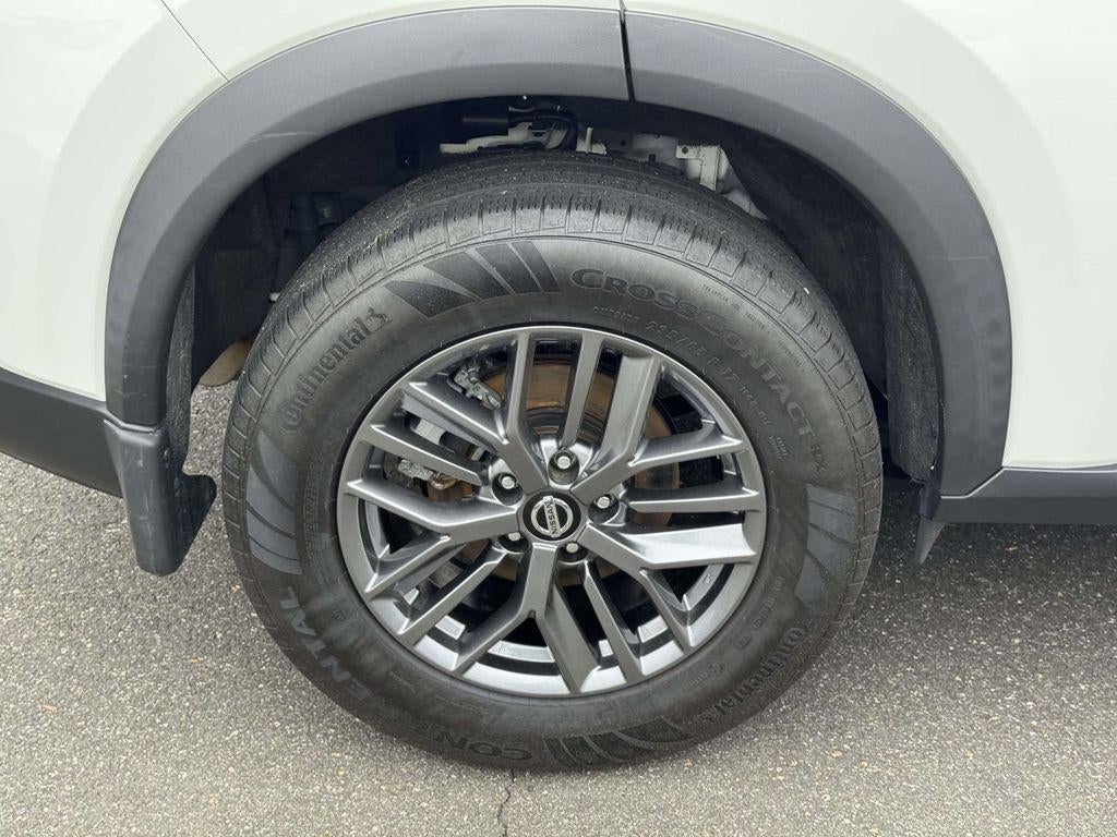 2021 Nissan Rogue — detail view